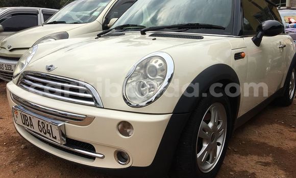 Gura Yakoze MINI Cooper Beige Imodoka i Kampala mu Uganda Gura Yakoze MINI Cooper Beige Imodoka i Kampala mu Uganda