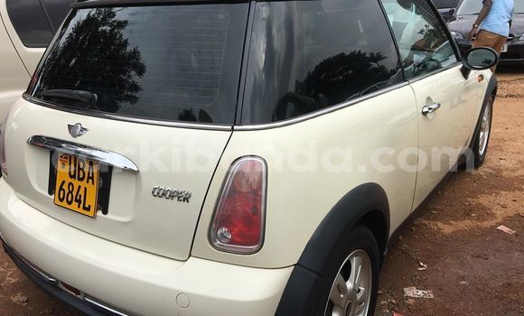 Gura Yakoze MINI Cooper Beige Imodoka i Kampala mu Uganda Gura Yakoze MINI Cooper Beige Imodoka i Kampala mu Uganda
