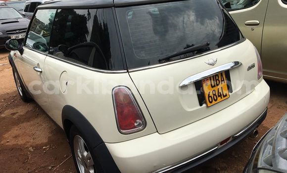 Gura Yakoze MINI Cooper Beige Imodoka i Kampala mu Uganda Gura Yakoze MINI Cooper Beige Imodoka i Kampala mu Uganda