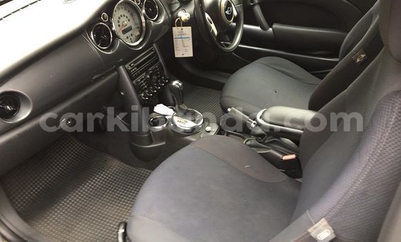 Gura Yakoze MINI Cooper Beige Imodoka i Kampala mu Uganda Gura Yakoze MINI Cooper Beige Imodoka i Kampala mu Uganda