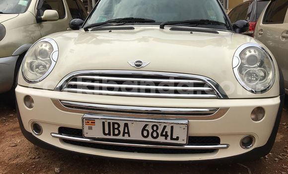 Gura Yakoze MINI Cooper Beige Imodoka i Kampala mu Uganda Gura Yakoze MINI Cooper Beige Imodoka i Kampala mu Uganda