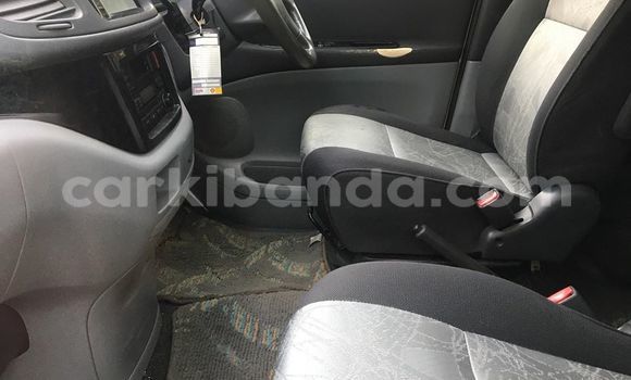 Acheter Occasion Voiture Toyota Regius Blanc à Kampala, Ouganda Acheter Occasion Voiture Toyota Regius Blanc à Kampala, Ouganda