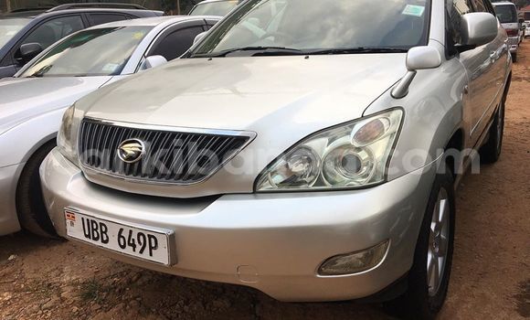 Acheter Occasion Voiture Toyota Harrier Gris à Kampala, Ouganda Acheter Occasion Voiture Toyota Harrier Gris à Kampala, Ouganda