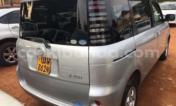Gura Yakoze Toyota Sienna Silver Imodoka i Kampala mu Uganda Gura Yakoze Toyota Sienna Silver Imodoka i Kampala mu Uganda