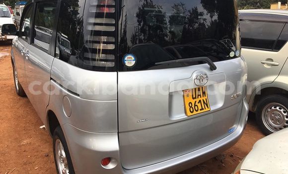 Gura Yakoze Toyota Sienna Silver Imodoka i Kampala mu Uganda Gura Yakoze Toyota Sienna Silver Imodoka i Kampala mu Uganda