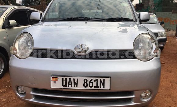 Gura Yakoze Toyota Sienna Silver Imodoka i Kampala mu Uganda Gura Yakoze Toyota Sienna Silver Imodoka i Kampala mu Uganda