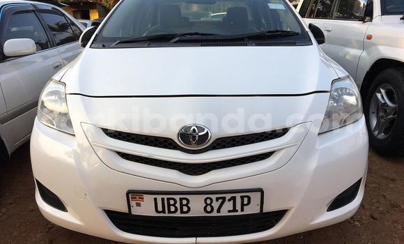 Acheter Occasion Voiture Toyota Belta Blanc à Kampala, Ouganda Acheter Occasion Voiture Toyota Belta Blanc à Kampala, Ouganda