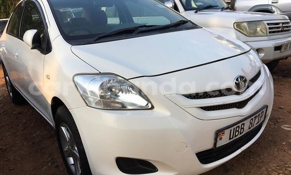 Acheter Occasion Voiture Toyota Belta Blanc à Kampala, Ouganda Acheter Occasion Voiture Toyota Belta Blanc à Kampala, Ouganda