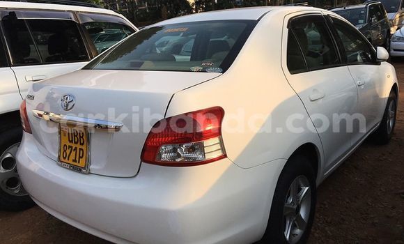 Acheter Occasion Voiture Toyota Belta Blanc à Kampala, Ouganda Acheter Occasion Voiture Toyota Belta Blanc à Kampala, Ouganda