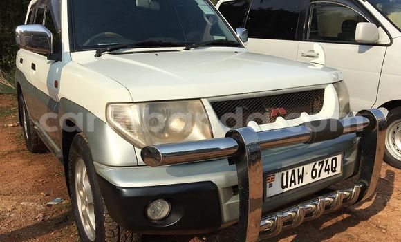 Acheter Occasion Voiture Mitsubishi Pajero iO Blanc à Kampala, Ouganda Acheter Occasion Voiture Mitsubishi Pajero iO Blanc à Kampala, Ouganda