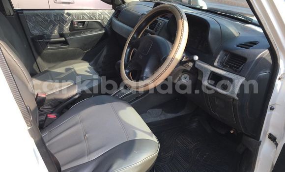 Acheter Occasion Voiture Mitsubishi Pajero iO Blanc à Kampala, Ouganda Acheter Occasion Voiture Mitsubishi Pajero iO Blanc à Kampala, Ouganda