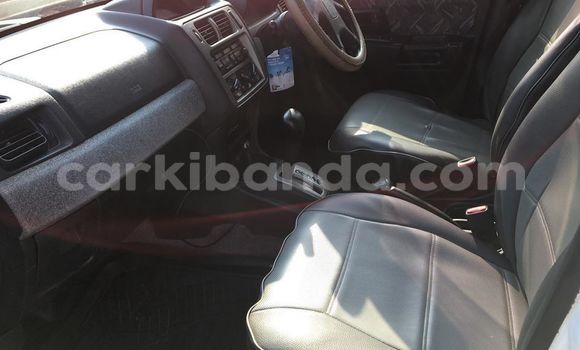 Acheter Occasion Voiture Mitsubishi Pajero iO Blanc à Kampala, Ouganda Acheter Occasion Voiture Mitsubishi Pajero iO Blanc à Kampala, Ouganda