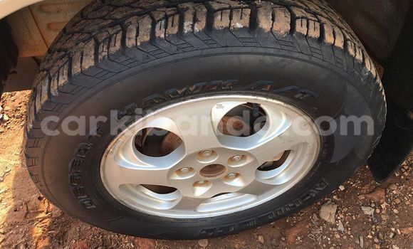 Acheter Occasion Voiture Mitsubishi Pajero iO Blanc à Kampala, Ouganda Acheter Occasion Voiture Mitsubishi Pajero iO Blanc à Kampala, Ouganda