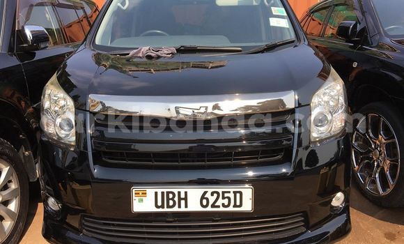 Gura Yakoze Toyota Noah Black Imodoka i Kampala mu Uganda