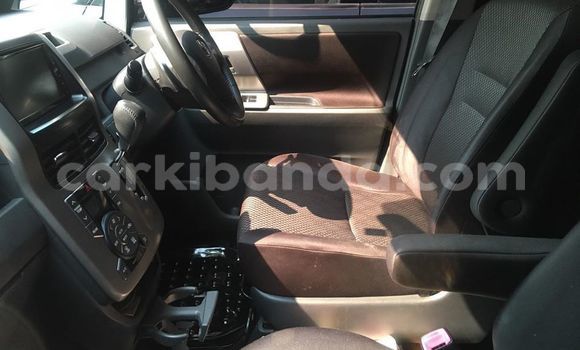 Acheter Occasion Voiture Toyota Noah Noir à Kampala, Ouganda Acheter Occasion Voiture Toyota Noah Noir à Kampala, Ouganda