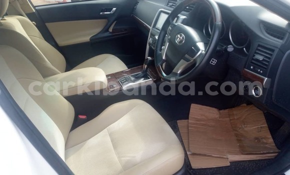 Gura Nshya Toyota Mark X White Imodoka i Kampala mu Uganda Gura Nshya Toyota Mark X White Imodoka i Kampala mu Uganda