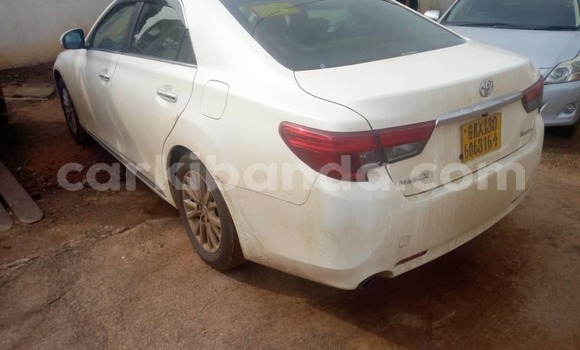 Gura Nshya Toyota Mark X White Imodoka i Kampala mu Uganda Gura Nshya Toyota Mark X White Imodoka i Kampala mu Uganda