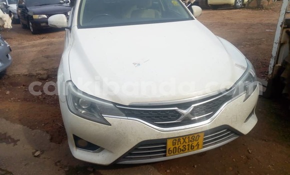 Gura Nshya Toyota Mark X White Imodoka i Kampala mu Uganda Gura Nshya Toyota Mark X White Imodoka i Kampala mu Uganda