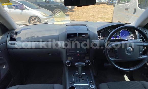 Gura Nshya Volkswagen Touareg Blue Imodoka i Kampala mu Uganda Gura Nshya Volkswagen Touareg Blue Imodoka i Kampala mu Uganda