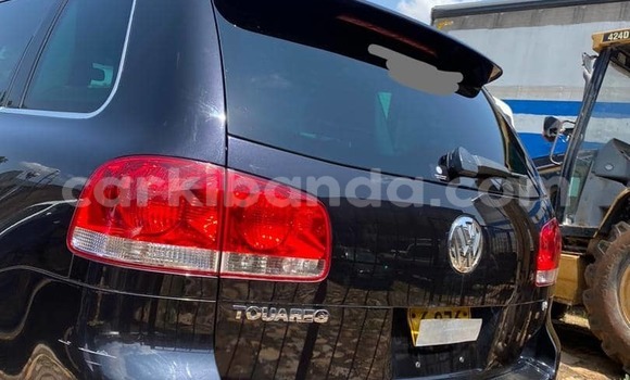 Gura Nshya Volkswagen Touareg Blue Imodoka i Kampala mu Uganda Gura Nshya Volkswagen Touareg Blue Imodoka i Kampala mu Uganda