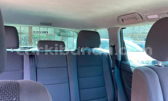 Gura Nshya Volkswagen Touareg Blue Imodoka i Kampala mu Uganda Gura Nshya Volkswagen Touareg Blue Imodoka i Kampala mu Uganda