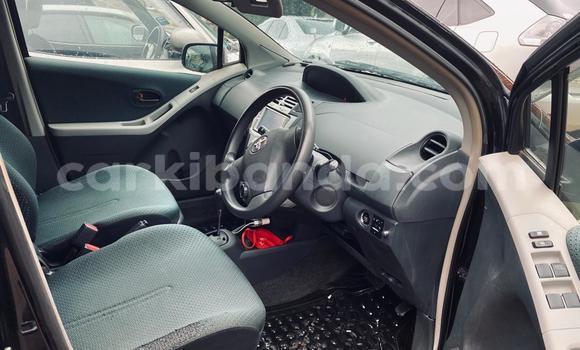 Acheter Occasion Voiture Toyota Vitz Noir à Kampala, Ouganda Acheter Occasion Voiture Toyota Vitz Noir à Kampala, Ouganda