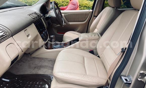 Acheter Occasion Voiture Mercedes‒Benz ML–Class Marron à Kampala, Ouganda Acheter Occasion Voiture Mercedes‒Benz ML–Class Marron à Kampala, Ouganda