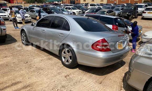 Acheter Occasion Voiture Mercedes‒Benz E–Class Gris à Kampala, Ouganda Acheter Occasion Voiture Mercedes‒Benz E–Class Gris à Kampala, Ouganda