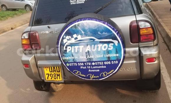 Acheter Occasion Voiture Toyota RAV4 Gris à Kampala, Ouganda Acheter Occasion Voiture Toyota RAV4 Gris à Kampala, Ouganda