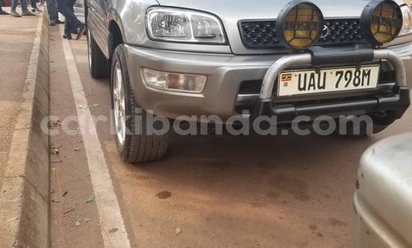 Acheter Occasion Voiture Toyota RAV4 Gris à Kampala, Ouganda Acheter Occasion Voiture Toyota RAV4 Gris à Kampala, Ouganda