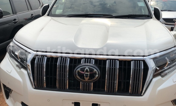 Acheter Neuf Voiture Toyota Land Cruiser Prado Blanc à Kampala, Ouganda