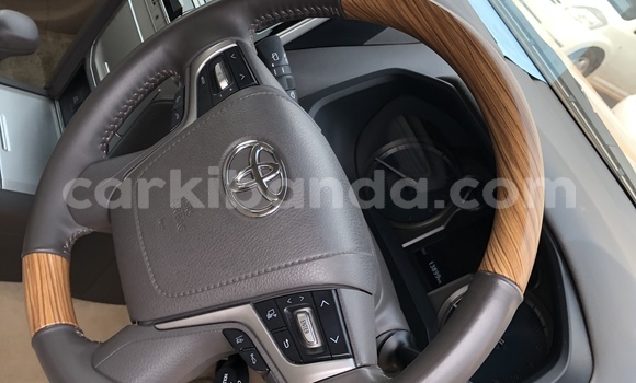 Gura Nshya Toyota Land Cruiser Prado White Imodoka i Kampala mu Uganda Gura Nshya Toyota Land Cruiser Prado White Imodoka i Kampala mu Uganda