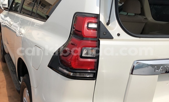 Gura Nshya Toyota Land Cruiser Prado White Imodoka i Kampala mu Uganda Gura Nshya Toyota Land Cruiser Prado White Imodoka i Kampala mu Uganda