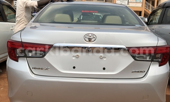 Gura Nshya Toyota Mark X Silver Imodoka i Kampala mu Uganda Gura Nshya Toyota Mark X Silver Imodoka i Kampala mu Uganda