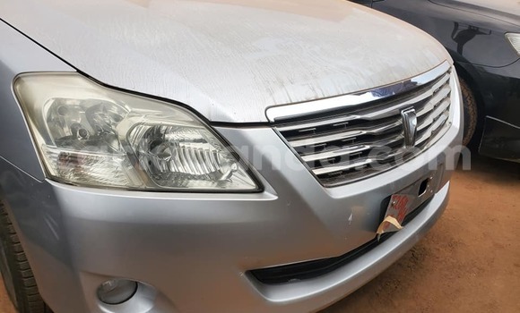 Gura Yakoze Toyota Premio Silver Imodoka i Kampala mu Uganda Gura Yakoze Toyota Premio Silver Imodoka i Kampala mu Uganda