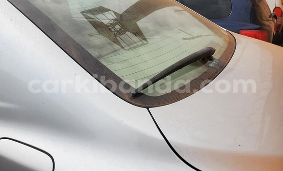 Gura Yakoze Toyota Premio Silver Imodoka i Kampala mu Uganda Gura Yakoze Toyota Premio Silver Imodoka i Kampala mu Uganda