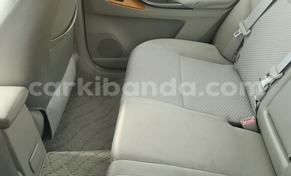 Gura Yakoze Toyota Premio Silver Imodoka i Kampala mu Uganda Gura Yakoze Toyota Premio Silver Imodoka i Kampala mu Uganda