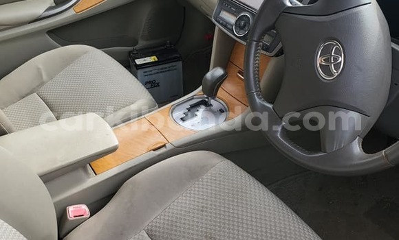 Gura Yakoze Toyota Premio Silver Imodoka i Kampala mu Uganda Gura Yakoze Toyota Premio Silver Imodoka i Kampala mu Uganda