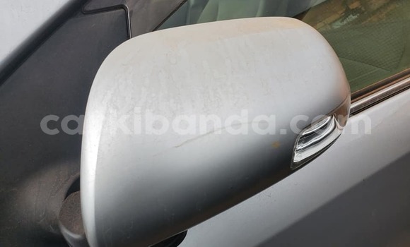 Gura Yakoze Toyota Premio Silver Imodoka i Kampala mu Uganda Gura Yakoze Toyota Premio Silver Imodoka i Kampala mu Uganda