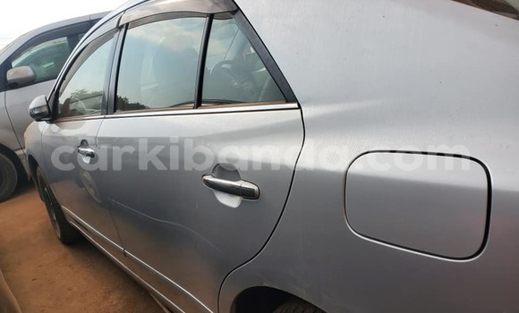 Gura Yakoze Toyota Premio Silver Imodoka i Kampala mu Uganda Gura Yakoze Toyota Premio Silver Imodoka i Kampala mu Uganda