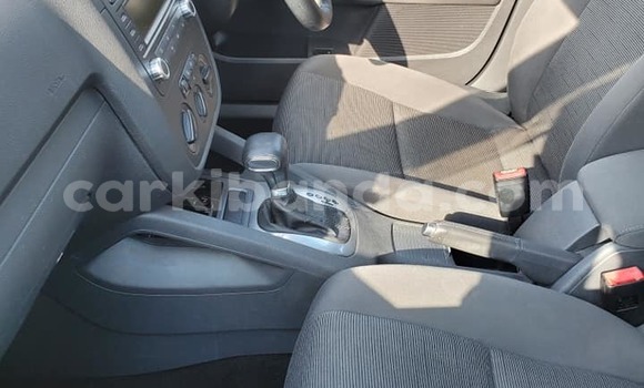 Gura Yakoze Volkswagen Golf White Imodoka i Kampala mu Uganda Gura Yakoze Volkswagen Golf White Imodoka i Kampala mu Uganda