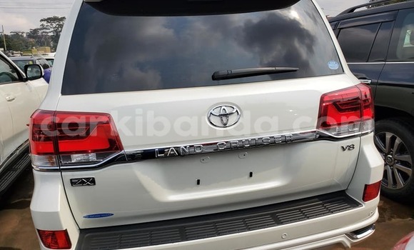 Gura Yakoze Toyota Land Cruiser White Imodoka i Kampala mu Uganda Gura Yakoze Toyota Land Cruiser White Imodoka i Kampala mu Uganda