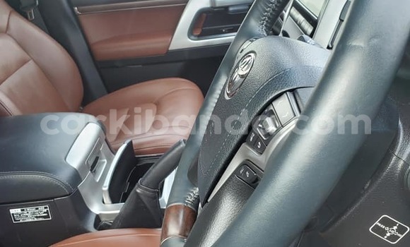 Gura Yakoze Toyota Land Cruiser White Imodoka i Kampala mu Uganda Gura Yakoze Toyota Land Cruiser White Imodoka i Kampala mu Uganda