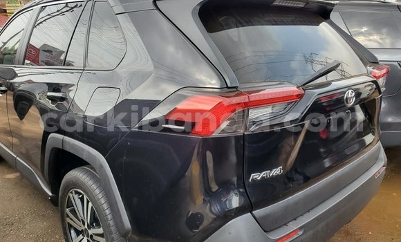 Gura Yakoze Toyota RAV4 Black Imodoka i Kampala mu Uganda Gura Yakoze Toyota RAV4 Black Imodoka i Kampala mu Uganda