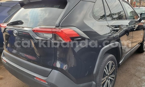 Gura Yakoze Toyota RAV4 Black Imodoka i Kampala mu Uganda Gura Yakoze Toyota RAV4 Black Imodoka i Kampala mu Uganda
