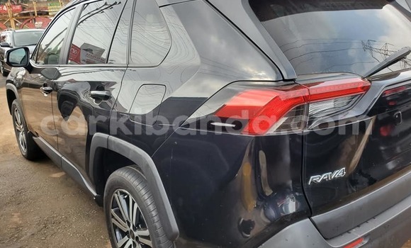 Gura Yakoze Toyota RAV4 Black Imodoka i Kampala mu Uganda Gura Yakoze Toyota RAV4 Black Imodoka i Kampala mu Uganda