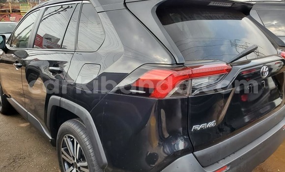 Gura Yakoze Toyota RAV4 Black Imodoka i Kampala mu Uganda Gura Yakoze Toyota RAV4 Black Imodoka i Kampala mu Uganda