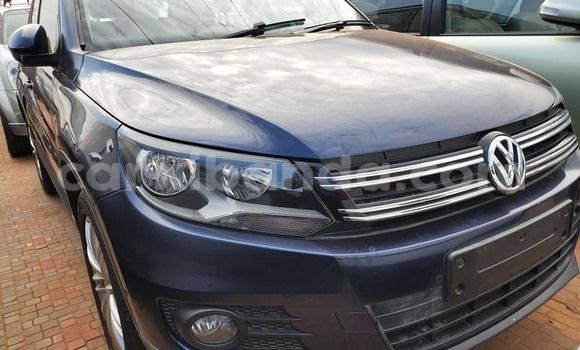 Gura Yakoze Volkswagen Tiguan Blue Imodoka i Kampala mu Uganda