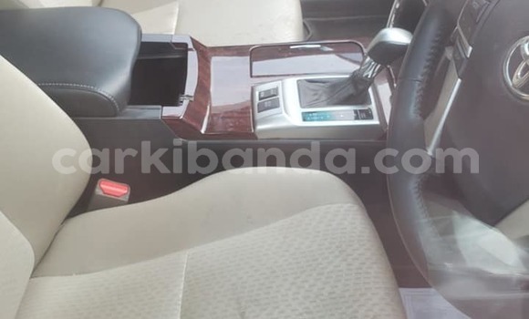 Gura Yakoze Toyota Mark X Silver Imodoka i Kampala mu Uganda Gura Yakoze Toyota Mark X Silver Imodoka i Kampala mu Uganda