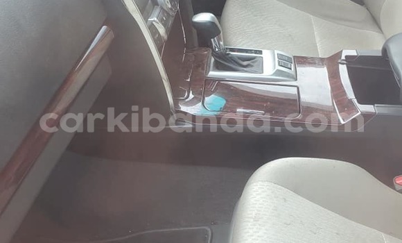 Gura Yakoze Toyota Mark X Silver Imodoka i Kampala mu Uganda Gura Yakoze Toyota Mark X Silver Imodoka i Kampala mu Uganda